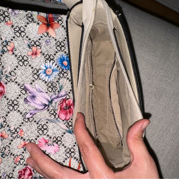 Cute bag with pretty flower print 🌸 - Picture 7 of 9